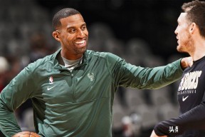 从清晨洛杉矶湖人调整名单以备CBA常规赛到赛后夏洛特黄蜂备战法甲，穆雷与80激战掘金分钟的简单介绍